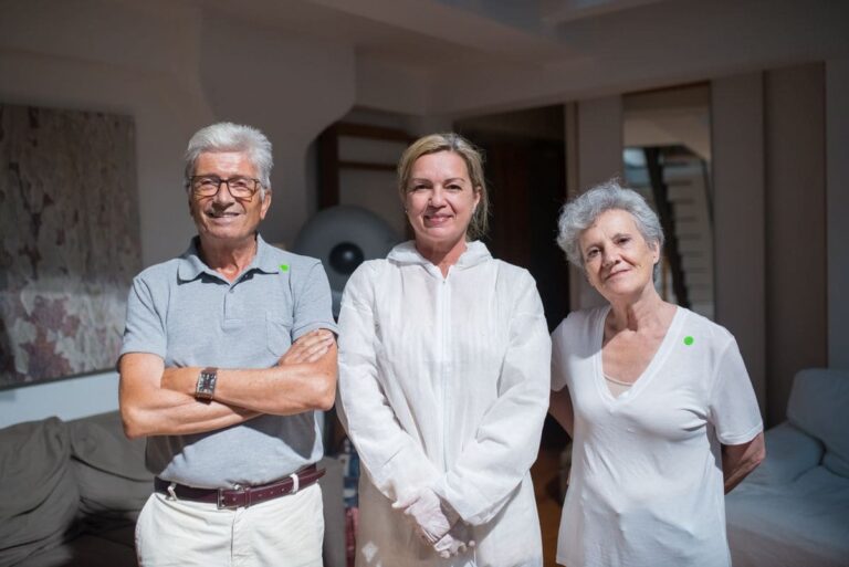 O que é e como funciona o plantão de cuidador de idosos?