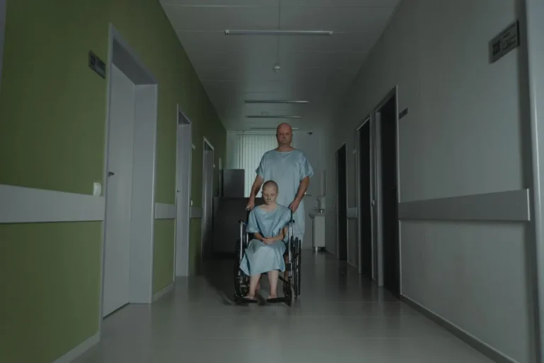Como saber se uma empresa de acompanhante hospitalar é confiável?