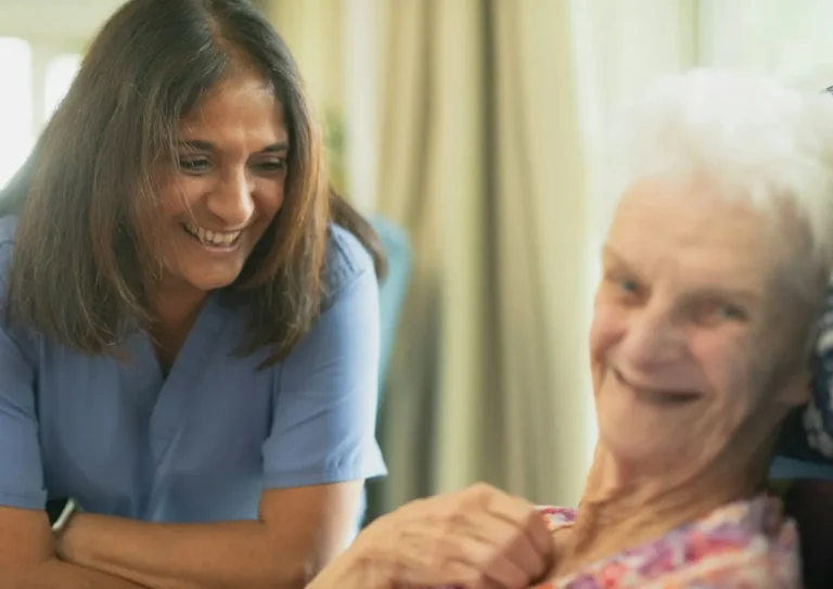 Home care ou casa de repouso: qual a melhor opção para o idoso?